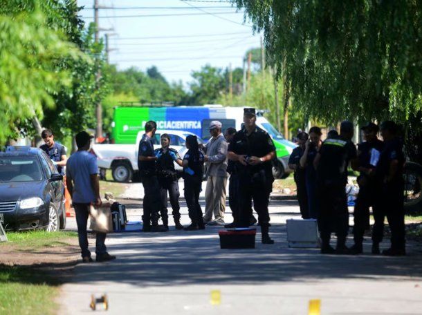 La Plata: encontraron el cuerpo de un hombre que murió junto a un árbol en la calle