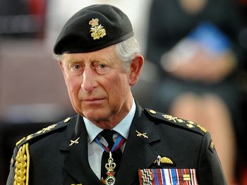 El príncipe Carlos estará presente en la coronación de Máxima