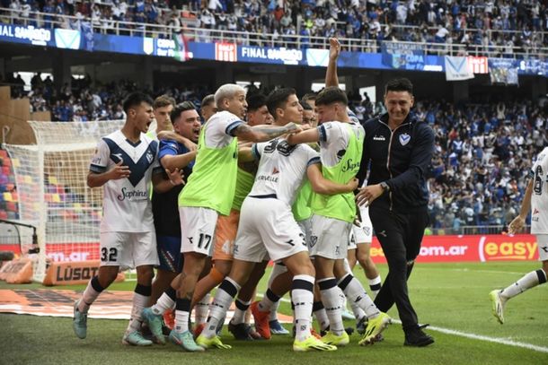 Un jugador de Vélez limitó los comentarios en redes por los insultos recibidos tras la final