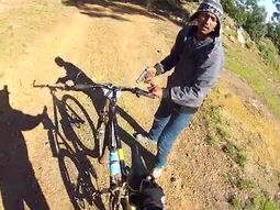 VIDEO: Grabó el momento en el que un ladrón le robó su bicicleta a punta de pistola