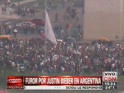las fanaticas de justin bieber coparon el obelisco las fanaticas de justin bieber coparon el obelisco