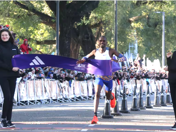 El ugandés Jacob Kiplimo ganó la Media Maratón de Buenos Aires