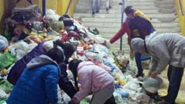 Insólito: robaron los alimentos donados en la bienvenida de Tevez