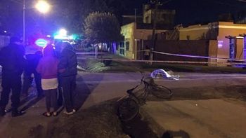con un machete, acompanaba a su esposa a tomarse el colectivo y lo asesinaron con un machete, acompanaba a su esposa a tomarse el colectivo y lo asesinaron