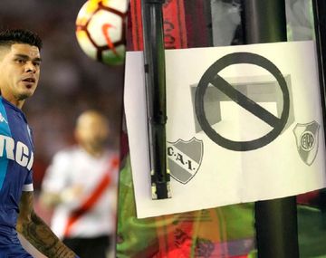 La polémica imagen pegada en el vidrio del micro en el que Racing llegó al Monumental