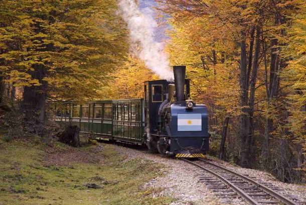 El pintoresco tren sacado de un cuento de Disney que estuvo 40 años cerrado y tiene seis estaciones soñadas