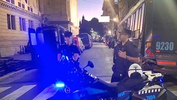 el congreso amanecio totalmente vallado por la audiencia de la ley de glaciares el congreso amanecio totalmente vallado por la audiencia de la ley de glaciares