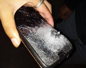 Le disparó un motochorro y el celular le salvó la vida: Todavía no puedo creer lo que pasó