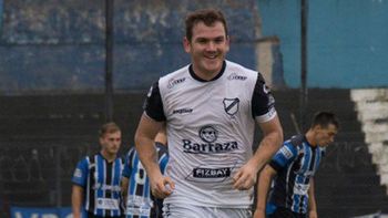 sirvieron las quejas y al dt de huracan le trajeron al rooney del ascenso sirvieron las quejas y al dt de huracan le trajeron al rooney del ascenso