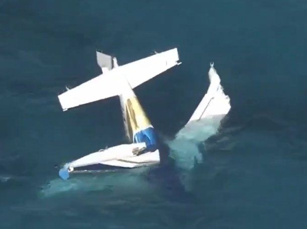 Australia: una avioneta perdió el control, cayó al mar y murieron dos turistas