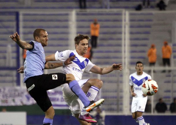 Vélez se lo dio vuelta a Belgrano y avanza en la Copa