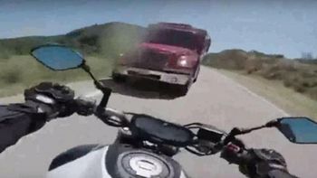 video: filmo su increible choque frontal con un camion a mas de 180 km/h video: filmo su increible choque frontal con un camion a mas de 180 km/h