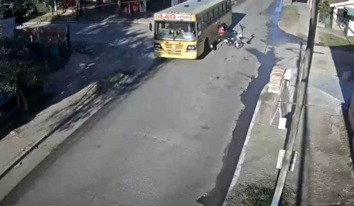 Impresionante choque de dos motochorros en San Miguel