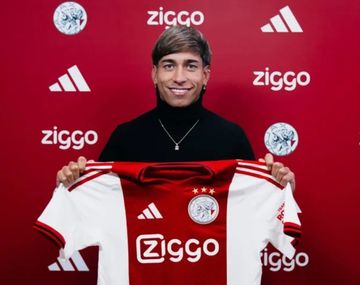 Ajax presentó a Maher Carrizo tras su salida de Vélez: firmó hasta 2030 y dejó una cifra millonaria