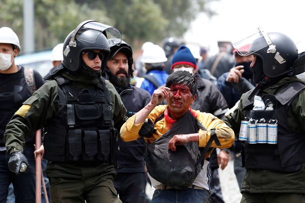 La policía de Bolivia reprimió las protestas contra el golpe y mató a otras dos personas