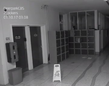La cámara de seguridad de un colegio captó a un presunto fantasma