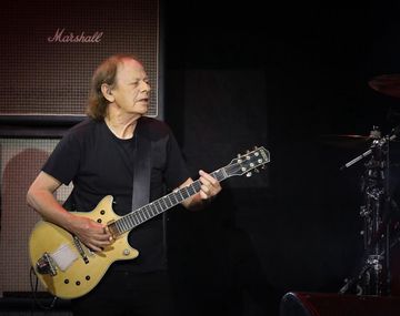 Internaron a Stevie Young