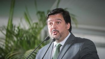 Adrián Peña no será precandidato presidencial por el Partido Colorado. Adrián Peña no será precandidato presidencial por el Partido Colorado.