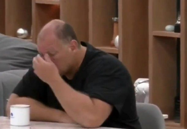 Tras su pelea con Alfa en Gran Hermano, Ariel se puso té para simular lágrimas