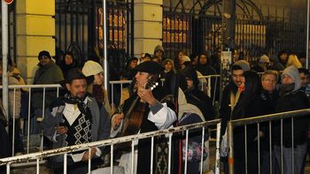cientos de personas se congregaron en el santuario de san cayetano cientos de personas se congregaron en el santuario de san cayetano