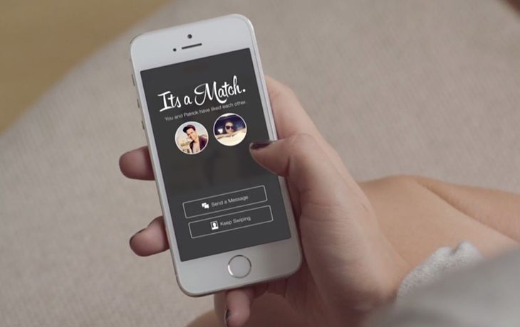 ¿Tinder lanza opción para orgías?