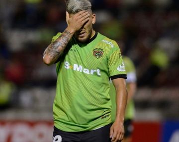 Suspendieron por un año a un argentino por darle una cachetada al árbitro en el fútbol mexicano