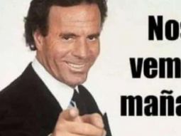 A puro meme: llega el mes que tiene a Julio Iglesias como protagonista