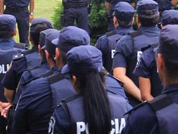 El Gobierno revisará en qué casos los efectivos de Seguridad pueden usar armas de fuego