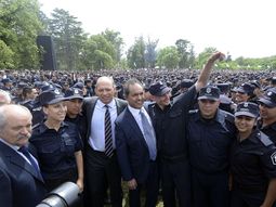 scioli encabezo el egreso de 10.000 policias bonaerenses scioli encabezo el egreso de 10.000 policias bonaerenses