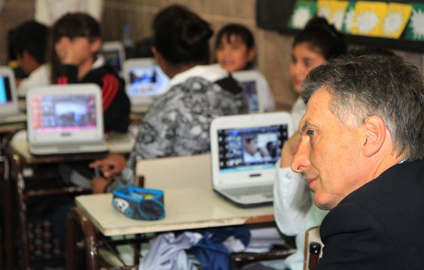 Encontraron 100 mil netbooks: el día que Macri se mostró en contra de entregar computadoras a chicos en edad escolar