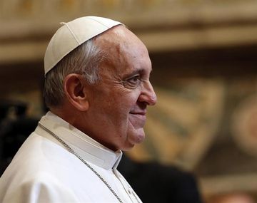 Otro gesto del Papa: rechazó el puesto de honor para rezar