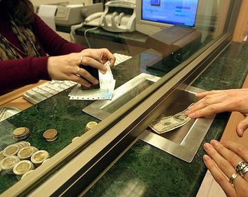 El dólar turista se vende 24 horas antes de salir de viaje