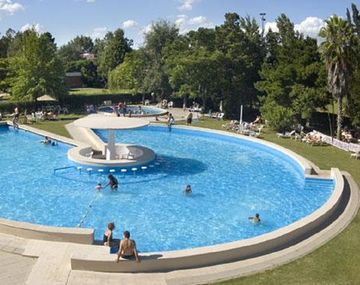 El country está ubicado en la localidad de Canning