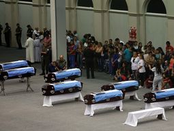 velan a los gendarmes que murieron en el accidente de micro en salta velan a los gendarmes que murieron en el accidente de micro en salta