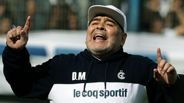 Las increíbles cábalas con las que Maradona intentará salvar a Gimnasia del descenso