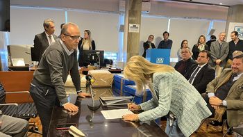 El gobierno sostiene que el Proyecto Arazatí supone la inversión privada más grande de los últimos 150 años en materia de agua potable. El gobierno sostiene que el Proyecto Arazatí supone la inversión privada más grande de los últimos 150 años en materia de agua potable.