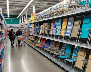 El supermercado con ofertas y grandes descuentos en sillas y reposteras.