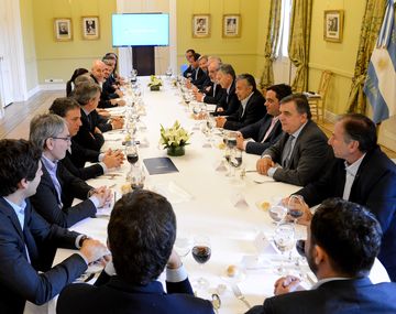 Macri junto a gobernadores y funcionarios nacionales