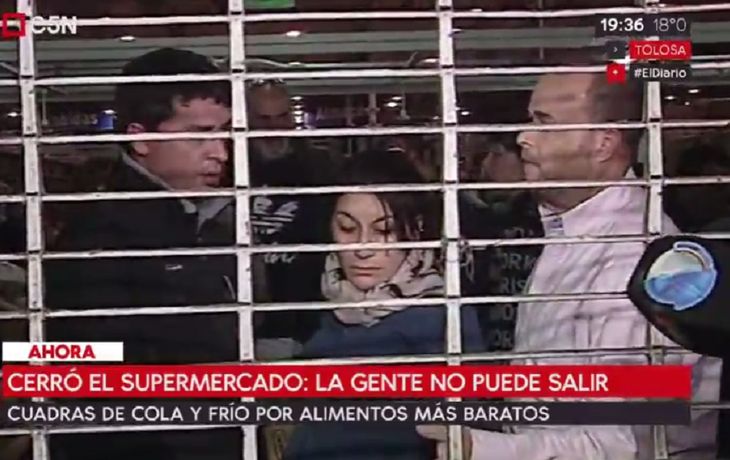 Increíble: tuvieron que cerrar un súper por el desborde de gente