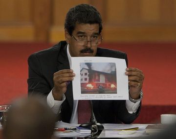 Maduro acusa a Capriles de las muertes y prohíbe las marchas