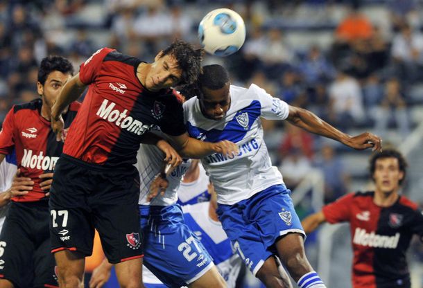 Único líder: Newells venció a Vélez y mira a todos desde arriba