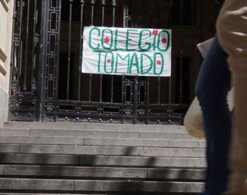 Estudiantes decidieron tomar el Nacional de Buenos Aires y el Pellegrini por el financiamiento universitario