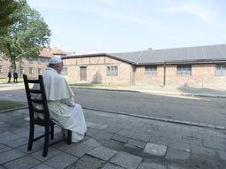 Las imágenes de la visita de Francisco a los campos de Auschwitz