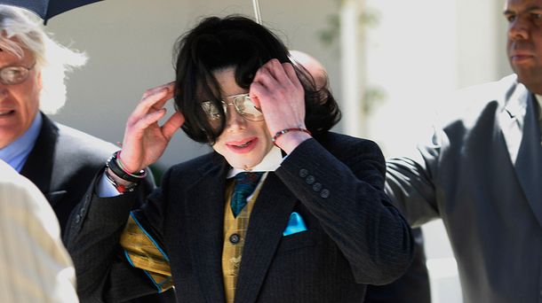 El lado más oscuro de Michael Jackson: sadomasoquismo y nenes desnudos