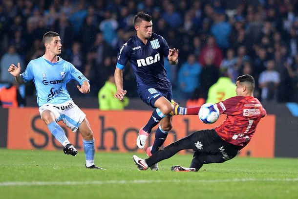Racing goleó a Temperley en Avellaneda