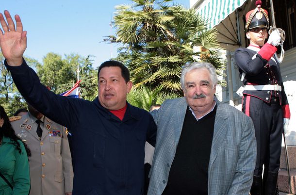 Mujica: La salud de Chávez ya no está en nuestras manos
