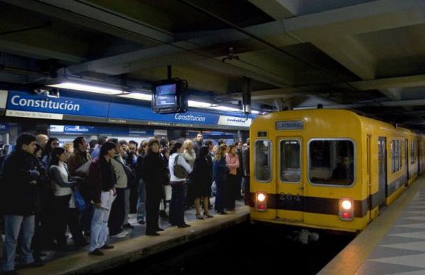 Menos frecuencia en los subtes por la quita de formaciones