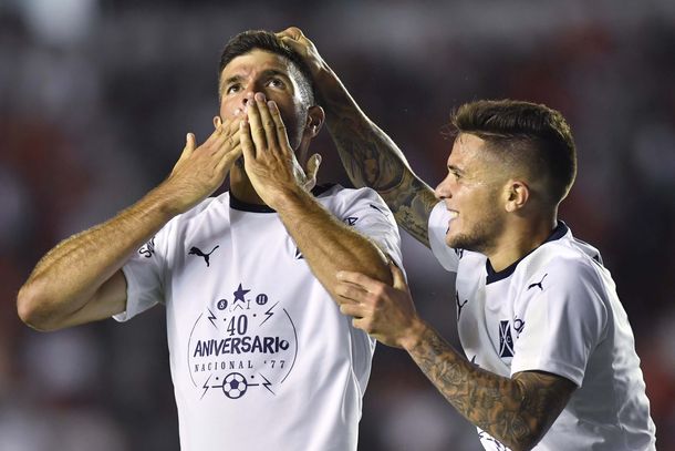 Gigliotti celebrando el gol del empate