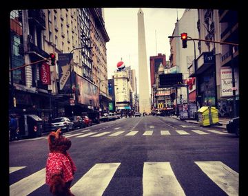 Alf viajó a Argentina y realizó una divertida gira porteña