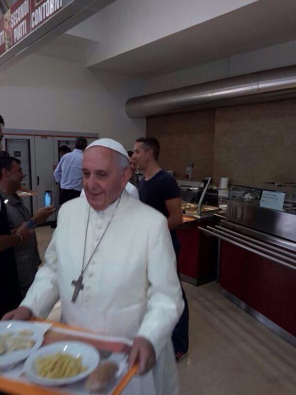 Buon appetito, el Papa almorzó con los trabajadores del Vaticano